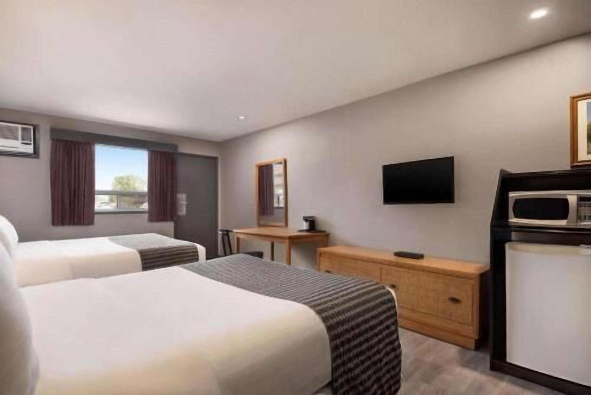 Premium bedding, desk, iron/ironing board, free WiFi