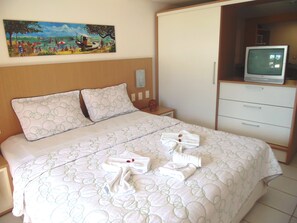 Habitación estándar | Minibar, caja de seguridad en la habitación y muebles diferentes 