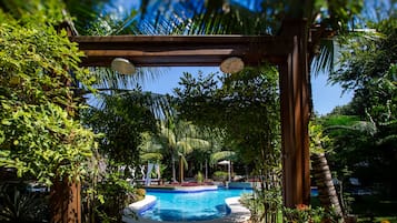 5 piscinas externas, espreguiçadeiras