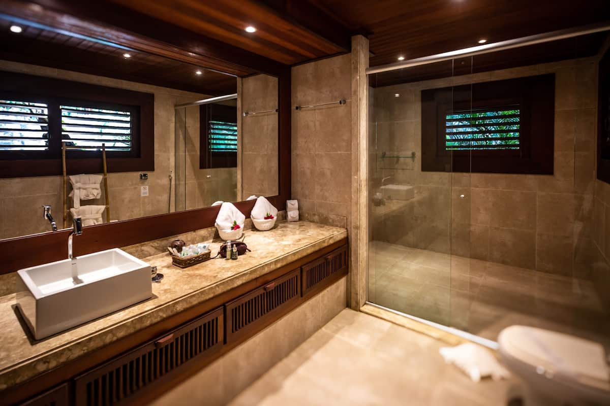 executive suite | deep-soaking bathtub