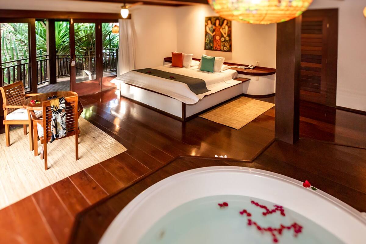 premium suite, hot tub | 1 bedroom, minibar, in-room safe, blackout curtains