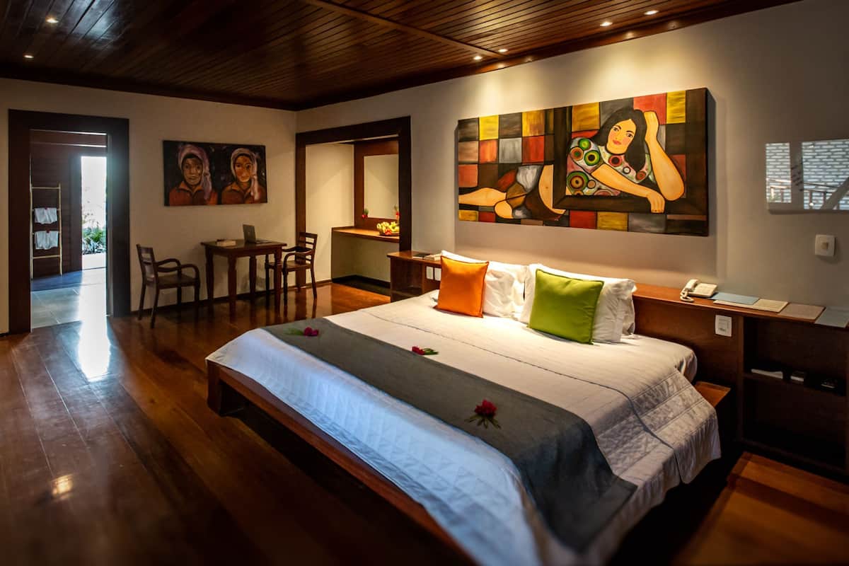 Premium Suite, Hot Tub | Minibar, in-room safe, blackout drapes, cribs (free)