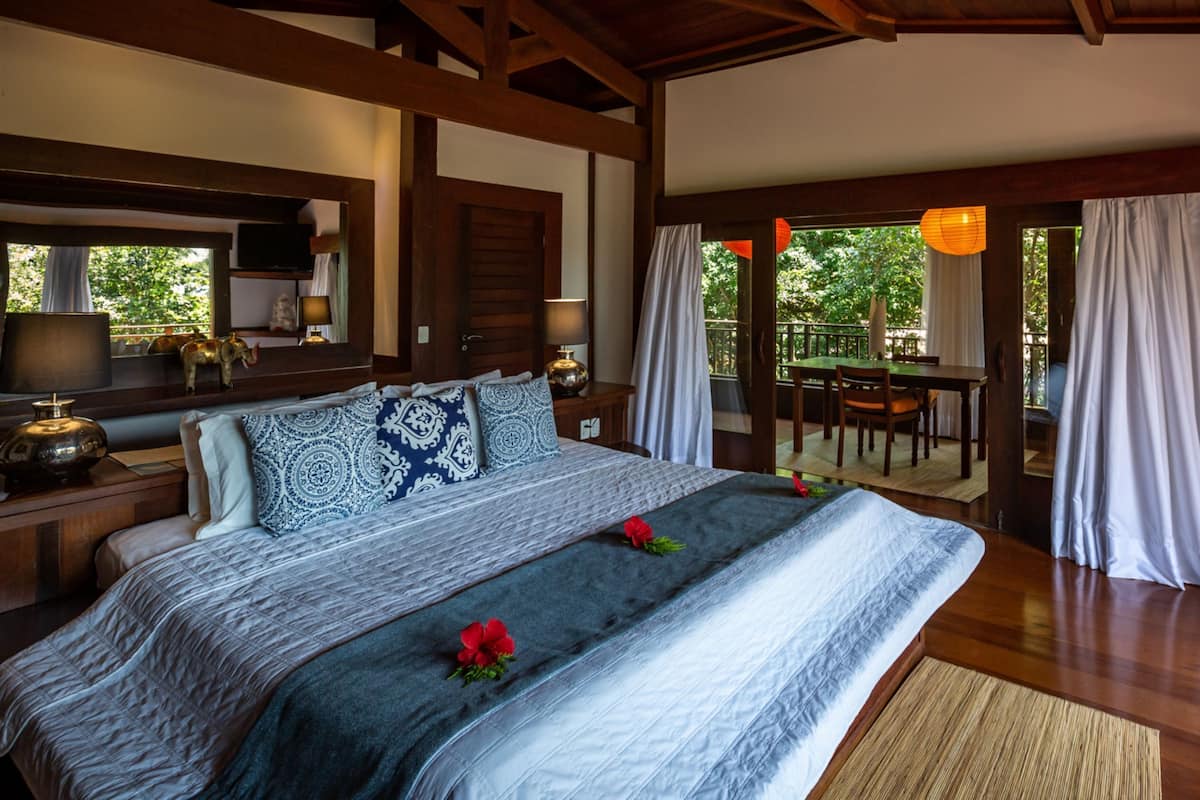 Executive Suite (Plus) | Minibar, in-room safe, blackout drapes, cribs (free)