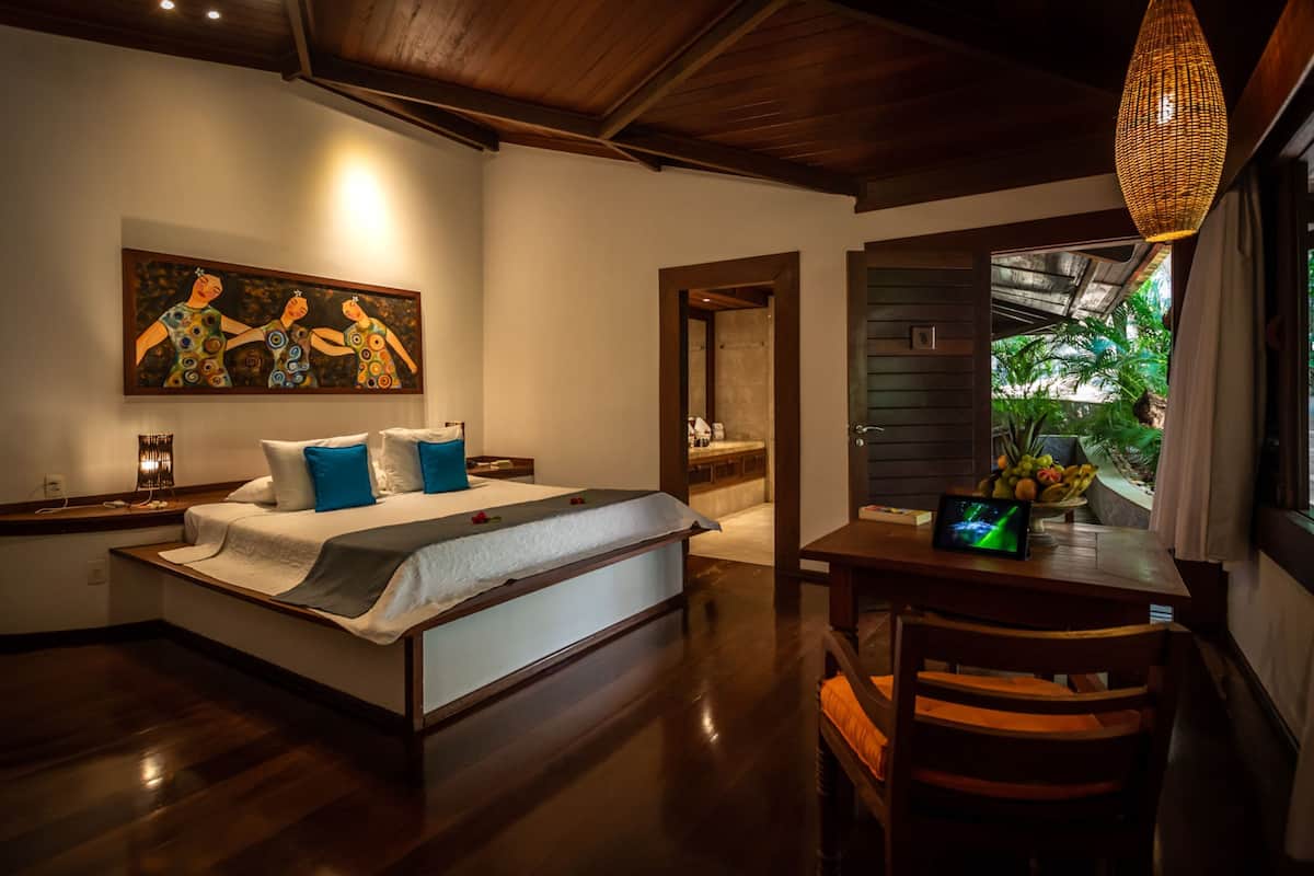 executive suite | 1 bedroom, minibar, in-room safe, blackout curtains