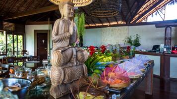 ๋งค์ผ ํ์ง์ ๋ฌด๋ฃ ์์นจ ์์ฌ ํฌํจ