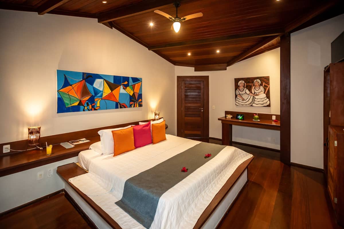 Executive Suite | Minibar, in-room safe, blackout drapes, cribs (free)