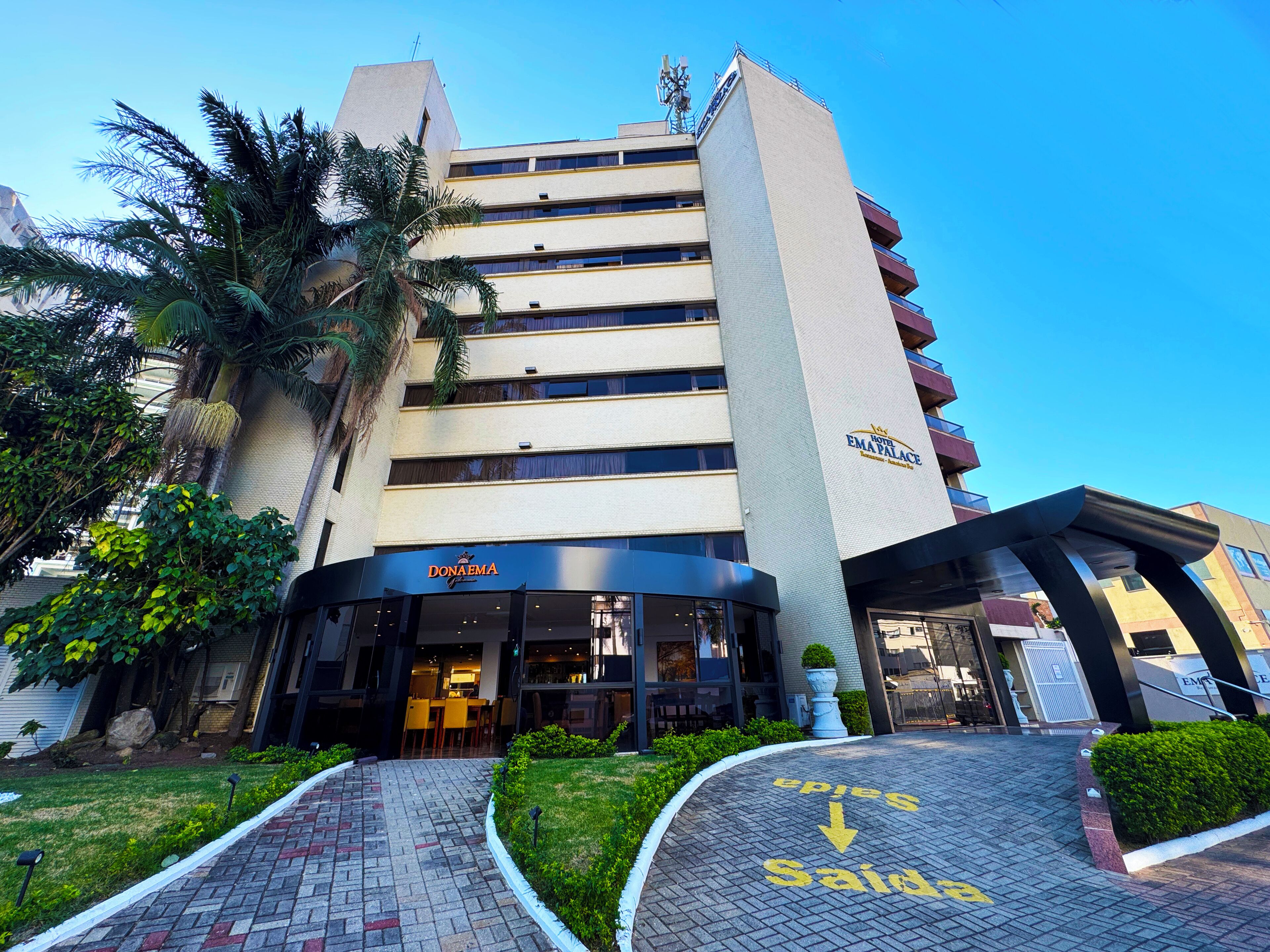 Fachada da propriedade