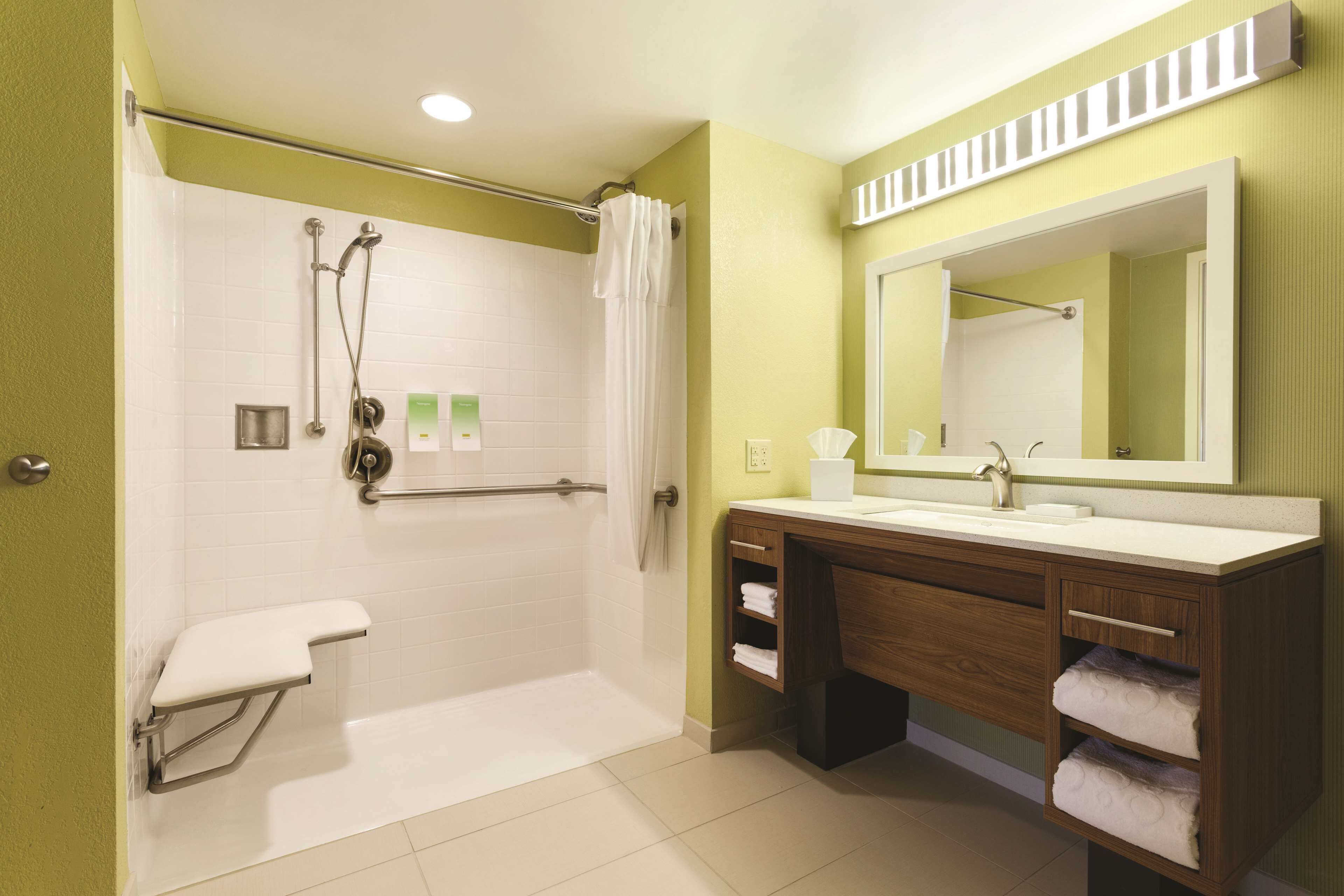 suite, 1 queen bed, accessible, non smoking (roll-in shower) | bathroom shower