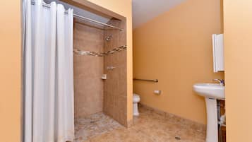 Room, 1 Double Bed, Accessible, Non Smoking | Bathroom
