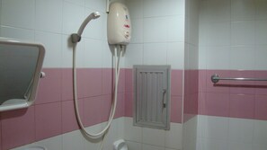 الدش داخل الحمام