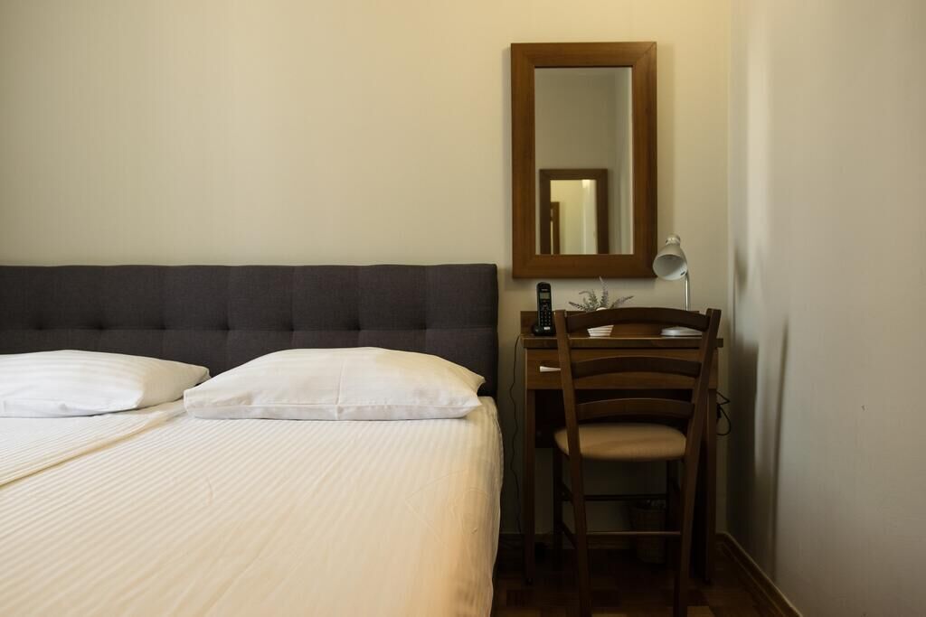 standard double room | 1 bedroom, minibar, in-room safe, blackout curtains