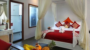 Kedap suara, setrika/meja setrika, dan tempat tidur bayi