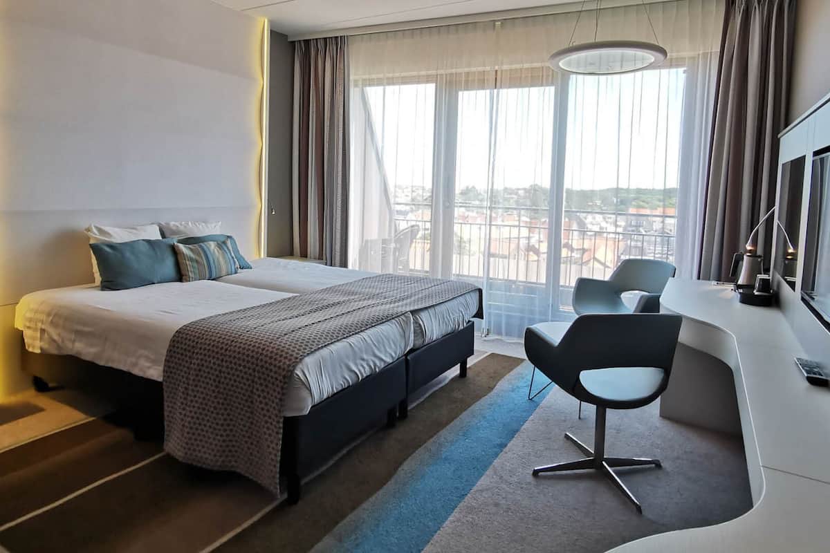 standard twin room | hypo-allergenic bedding, down duvets, in-room safe, desk