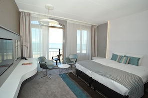 Habitación con 2 camas individuales, vista al mar | Ropa de cama hipoalergénica y edredón