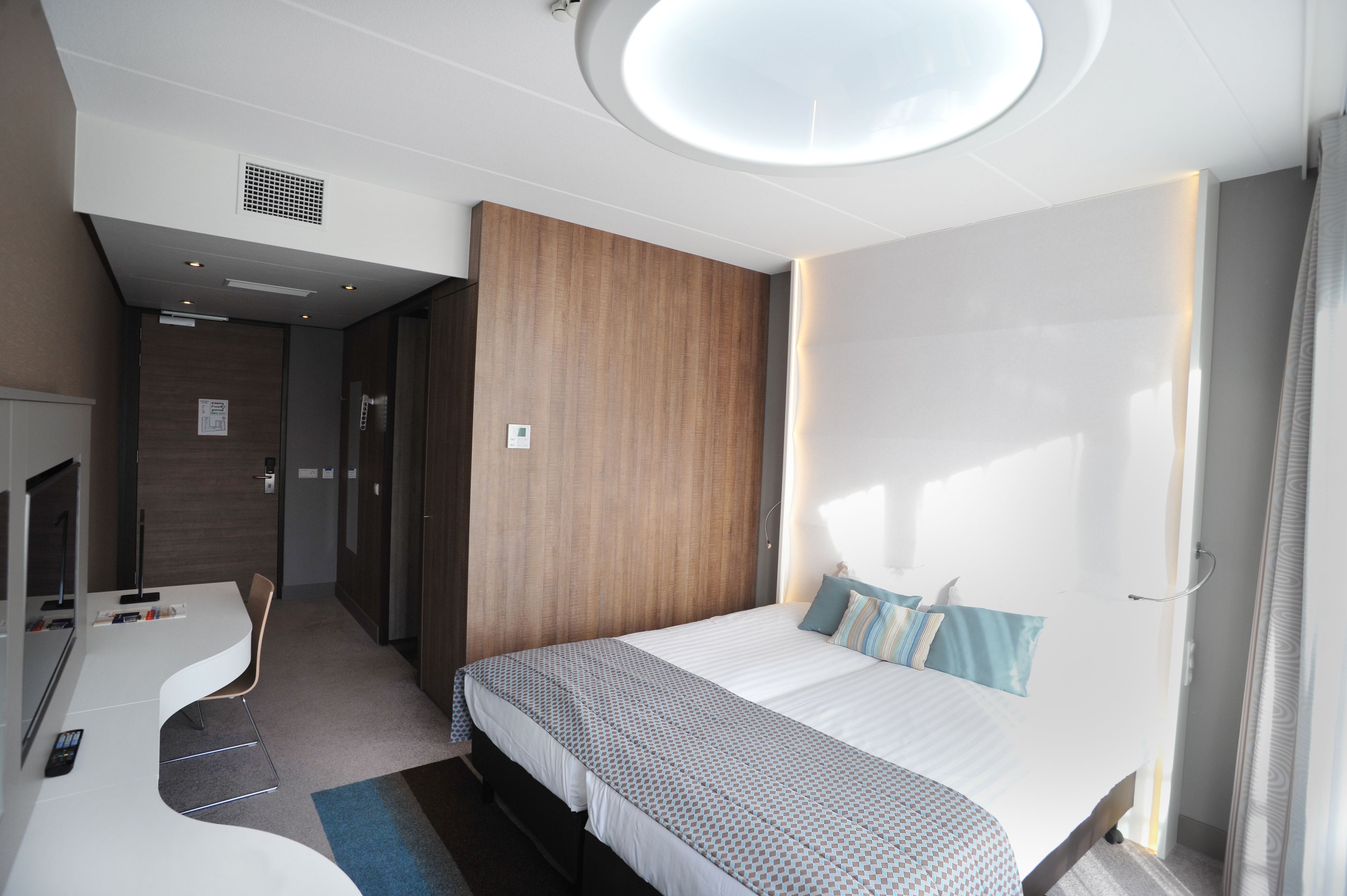 standard twin room | hypo-allergenic bedding, down duvets, in-room safe, desk