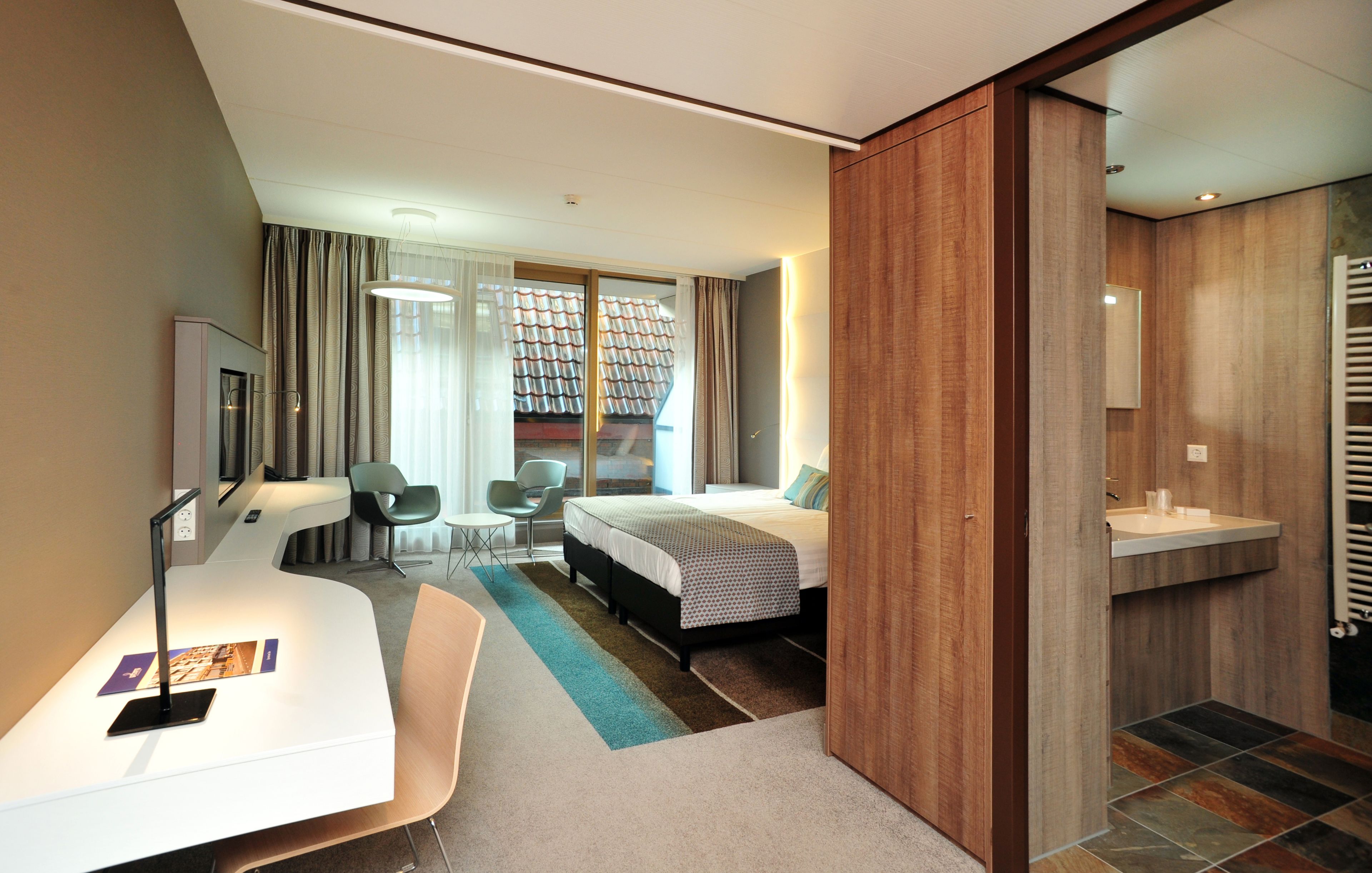 budget kamer met beperkt uitzicht | hypo-allergenic bedding, down duvets, in-room safe, desk