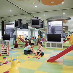 Área de juegos infantiles bajo techo