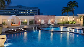 Outdoor pool, sun loungers