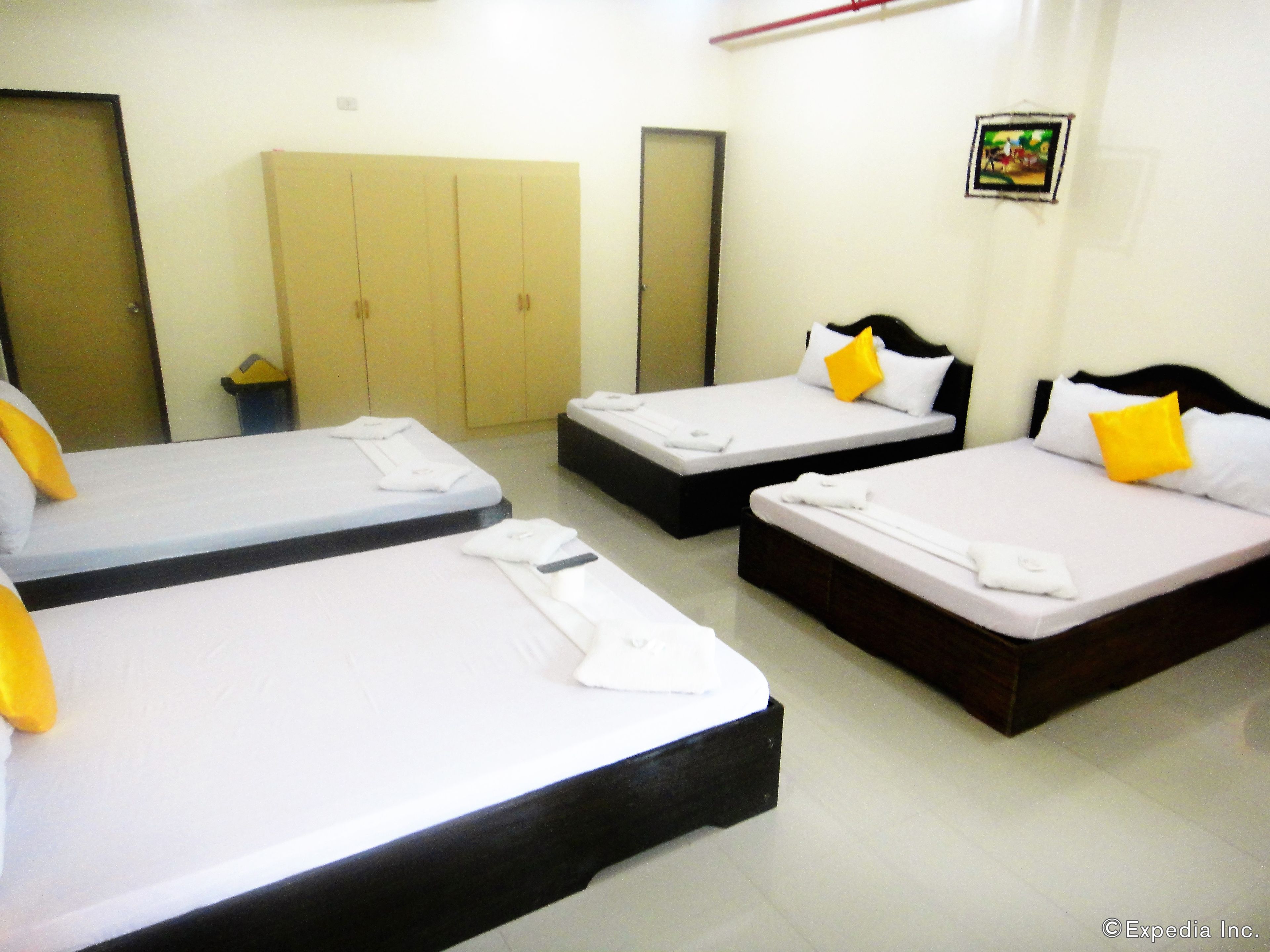 Cribs/infant beds, free WiFi