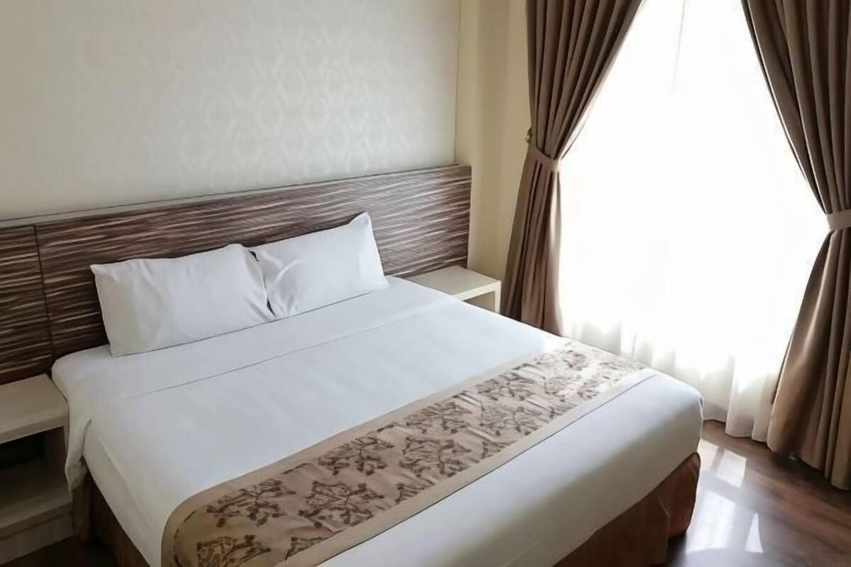 In-room safe, desk, blackout drapes, soundproofing