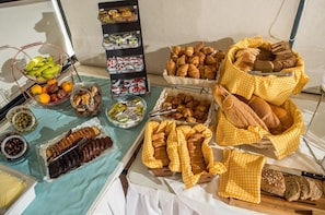 Daily buffet breakfast for a fee