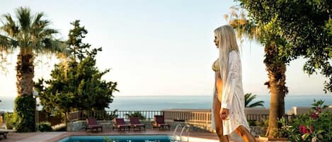 2 outdoor pools, pool umbrellas, sun loungers