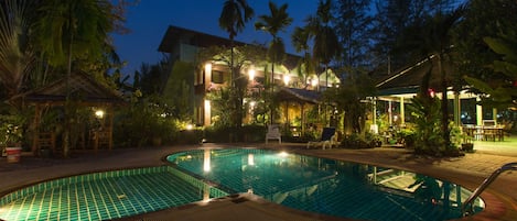 Outdoor pool, pool loungers