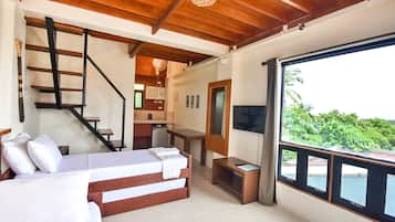 Family Room, Ocean View (Stair Access only) | Peti besi dalam bilik, Wi-fi percuma, cadar katil 