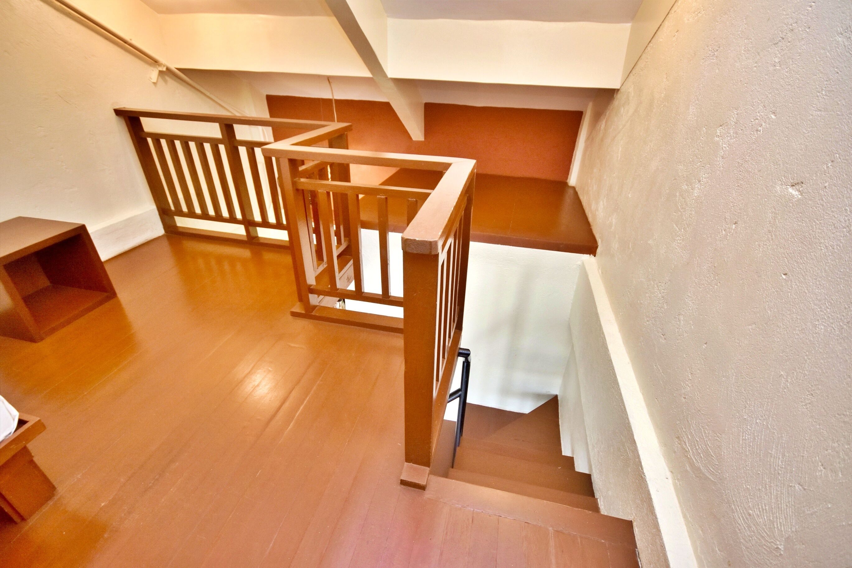family room (stair access only) | 1 bedroom, in-room safe, free wifi, bed sheets