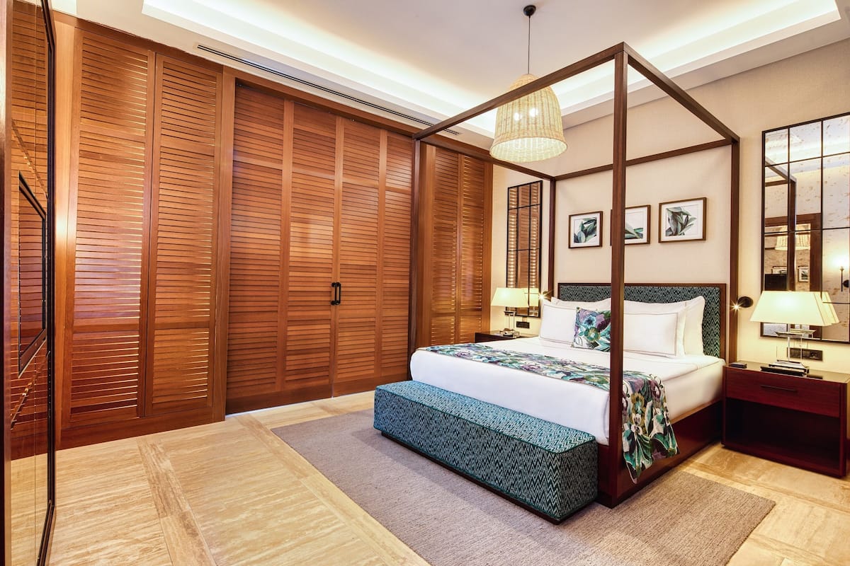 Luxury Lagoon Suite | Premium bedding, minibar, in-room safe, desk