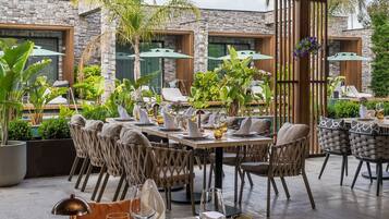 Dinner served, Asian cuisine