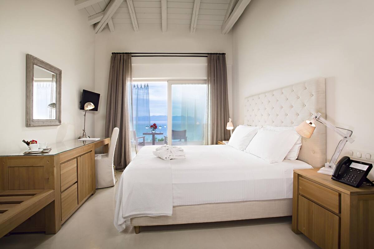 executive double room, sea view | beach/ocean view