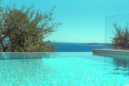 Suite, Private Pool | Premium bedding, pillowtop beds, free minibar items, in-room safe