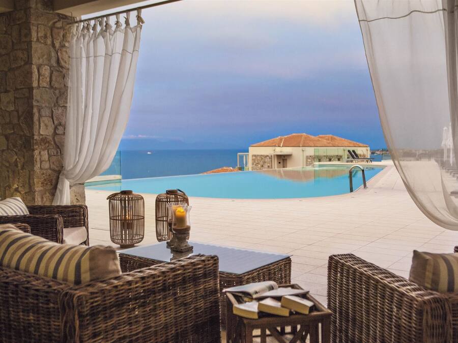 Beach views, serves lunch and brunch