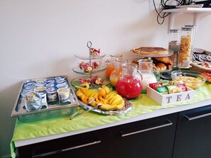 Petit déjeuner continental (6.00 EUR par personne)