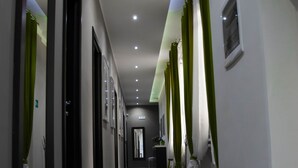 Interior entrance - Mia Suites (Rome)