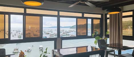 Spécialités Cuisine régionale, vue sur la mer