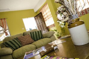 Decoración personalizada, muebles diferentes y escritorio