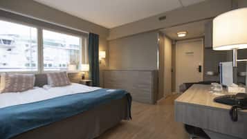 Superior tweepersoonskamer | Een bureau, verduisterende gordijnen, gratis babybedden, gratis wifi