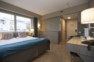 高级双人房 | 办公桌、遮光窗帘、免费婴儿床、免费 WiFi