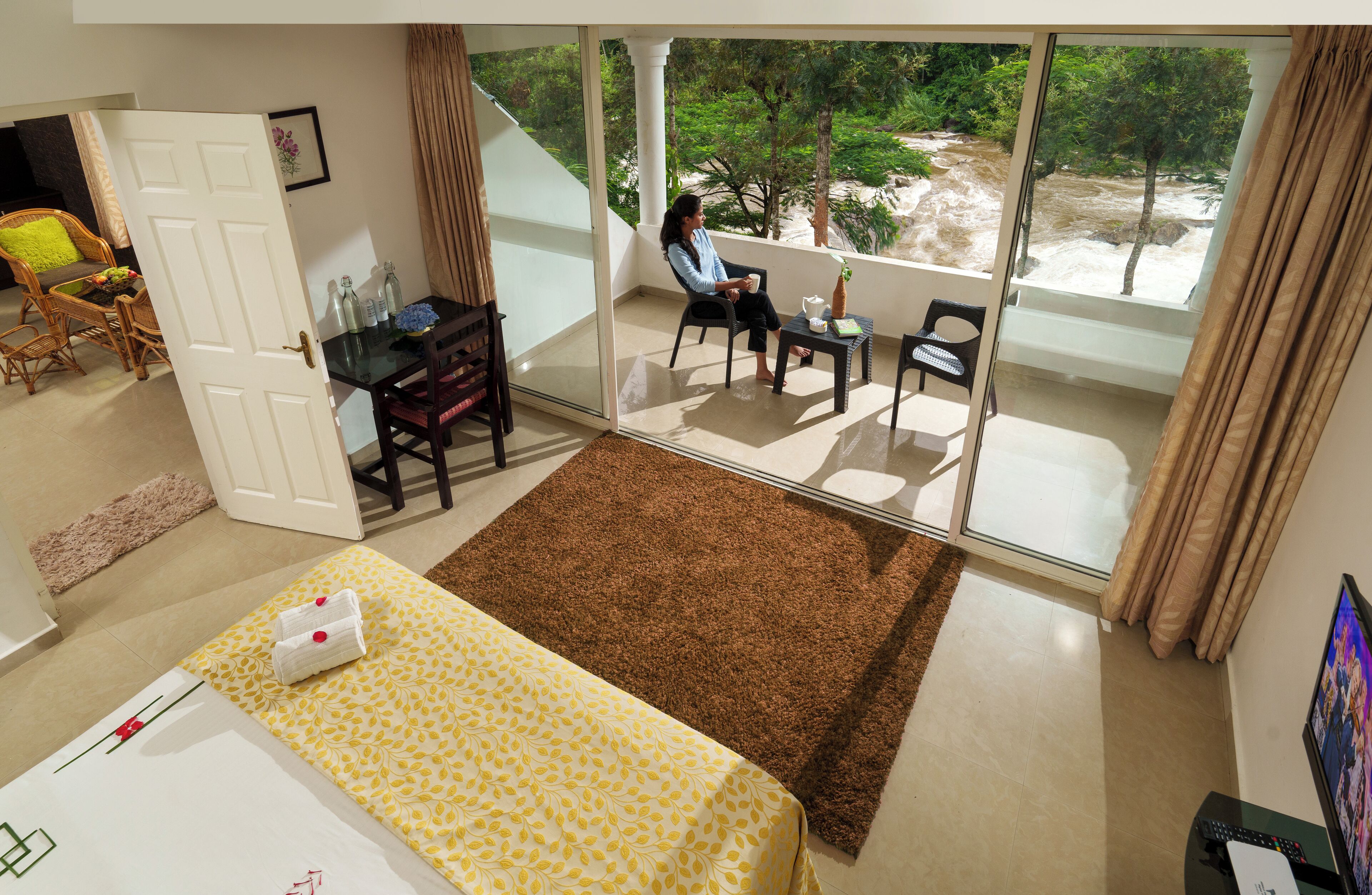 premium suite | 1 bedroom, premium bedding, free minibar items, in-room safe