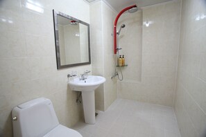 Shower, free toiletries, hair dryer, towels - Morice Hotel (Gwangyang)