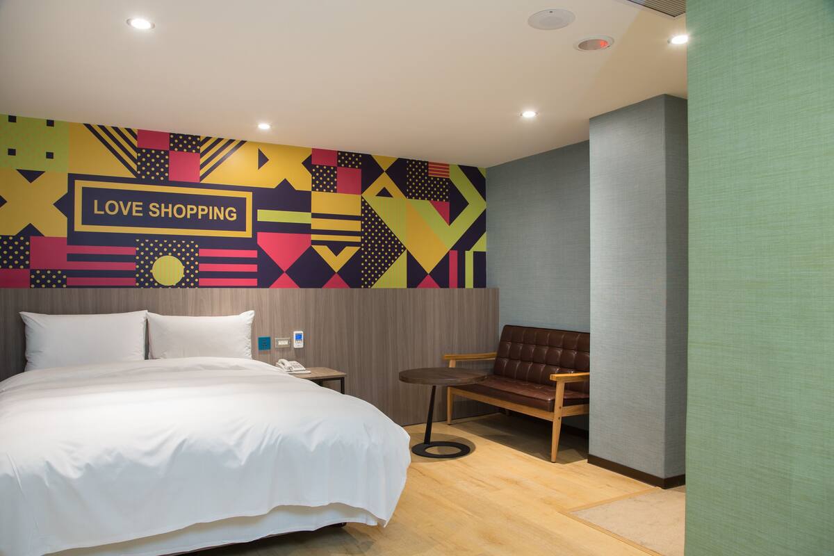 1 bedroom, premium bedding, down comforters, minibar