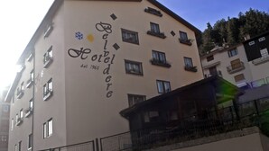 A multi-story hotel building with balconies and windows. - Hotel Belvedere (Roccaraso)