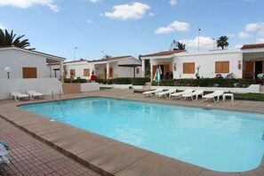 Outdoor pool - Bungalows Parque Cristina (San Bartolome de Tirajana)