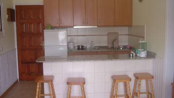 Lejlighed, 2 soveværelser | Privat køkken | Køleskab/fryser i fuld størrelse, kaffe-/temaskine