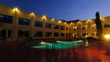 Seasonal outdoor pool, pool umbrellas
