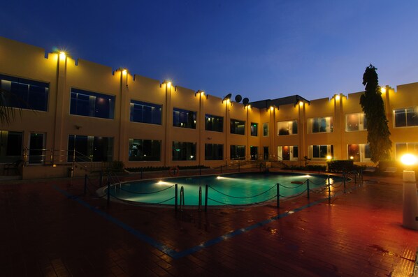 Seasonal outdoor pool, pool umbrellas