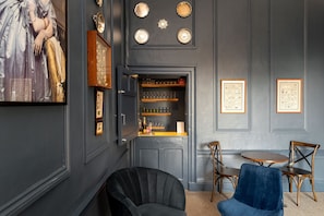 Interior - Edgar Townhouse (Bath)