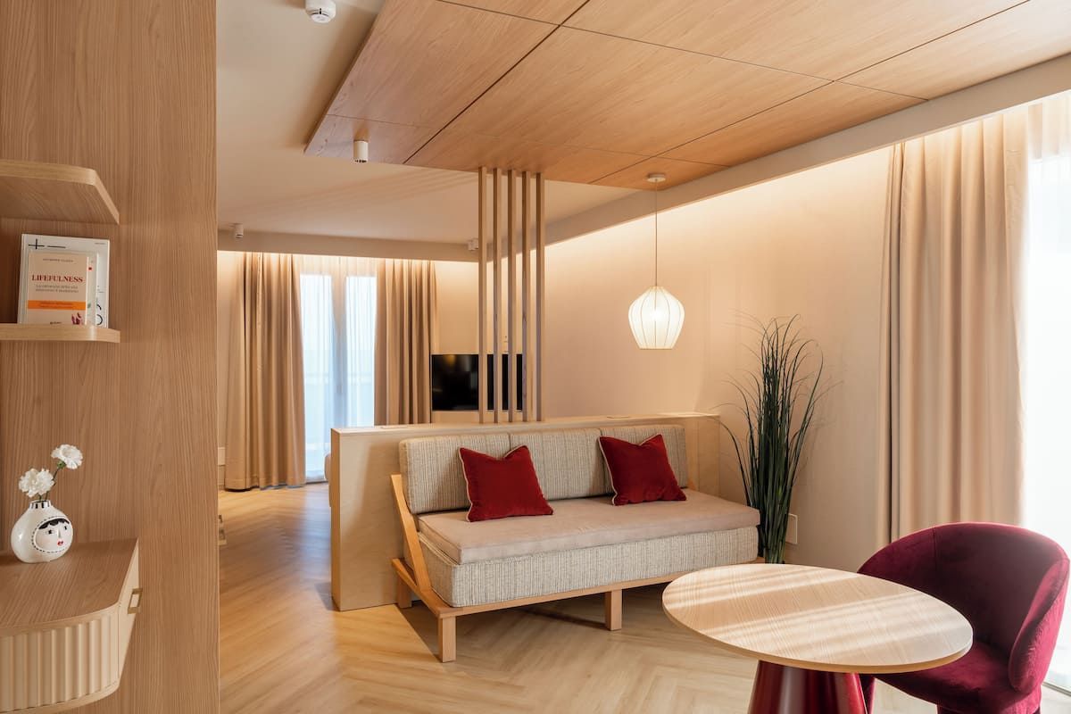 SOULFUL Suite, Front Sea View